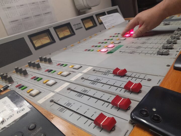 ISER - 🎚¡Feliz día a los Operadores de Radio! ⚡️El 24 de mayo se celebra el  Día del Operador de Radio, en homenaje a dicha jornada del año 1848 en que  se