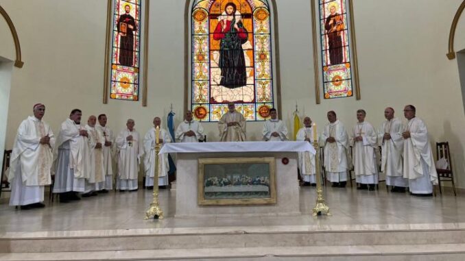 los-obispos-del-nea-celebraron-los-10-anos-del-pontificado-de-francisco-fLAG-678x381
